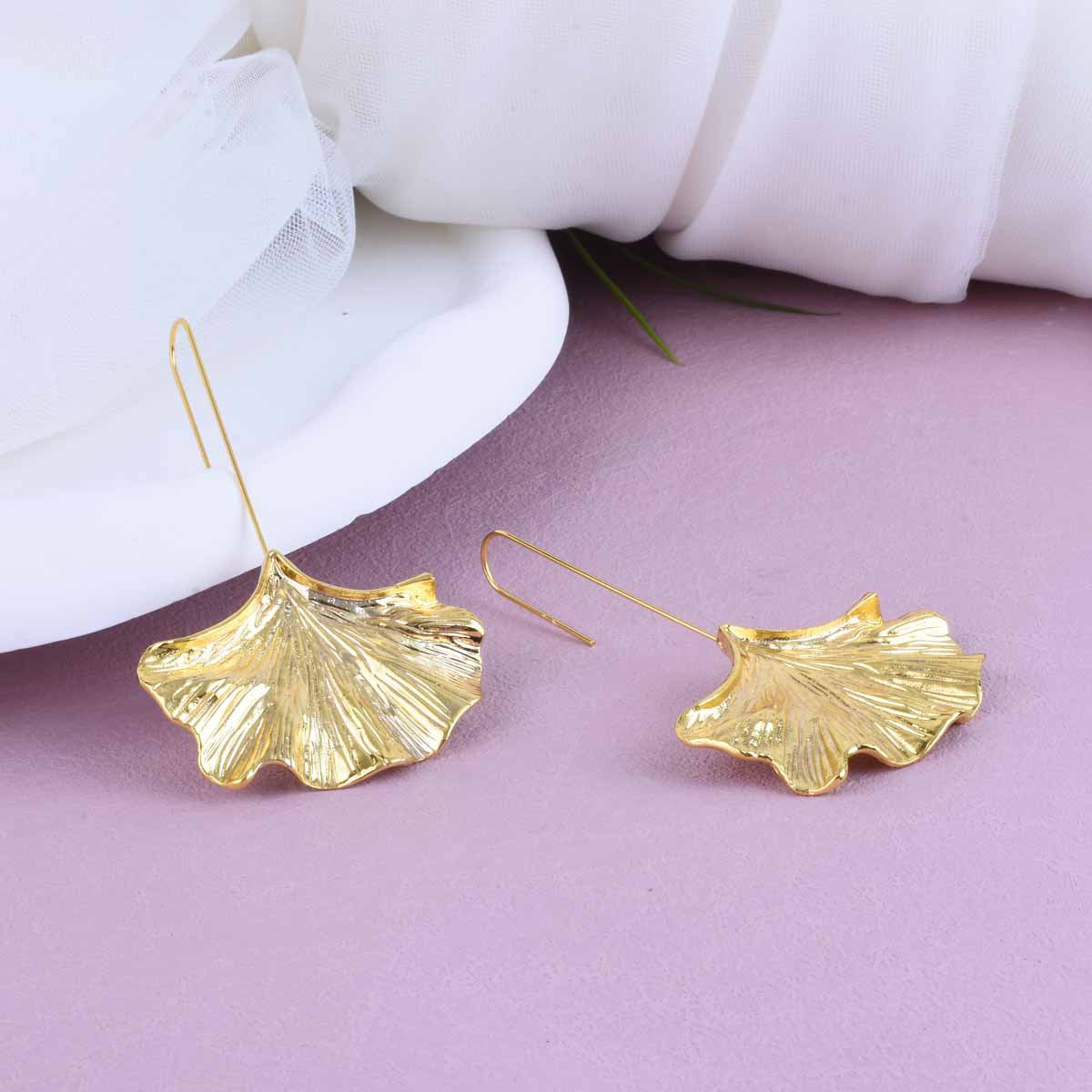 Sweet Ginkgo Leaf Drop Earrings In Silver Alloy With Electroplated Finish
