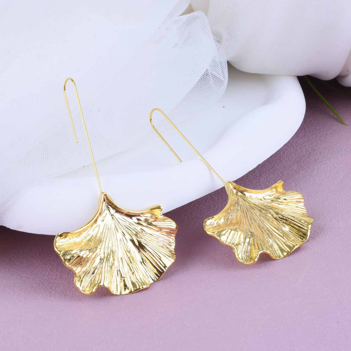 Sweet Ginkgo Leaf Drop Earrings In Silver Alloy With Electroplated Finish