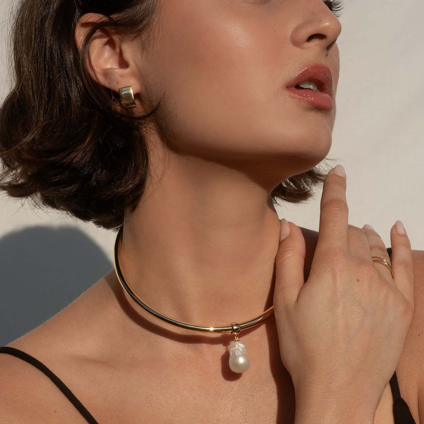 Pearl Choker Necklace For Women With Alloy Slider Chain And Rhinestone Pendant