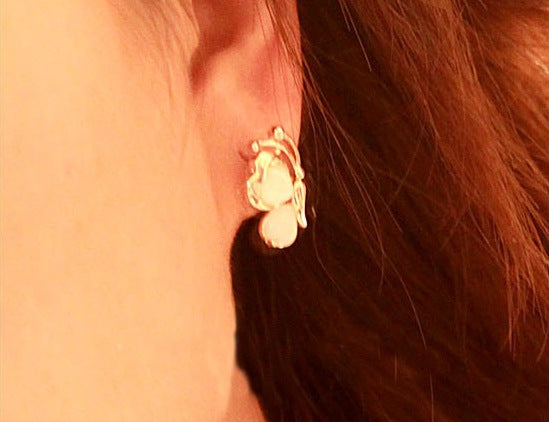 Retro Butterfly Stud Earrings For Women In Alloy With Cat's Eye Stone Inlay, Perfect Birthday Gift