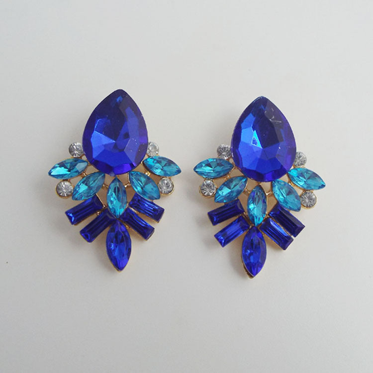 Sweet Geometric Gold Stud Earrings In Alloy With Electroplated Finish And Gem Inlay