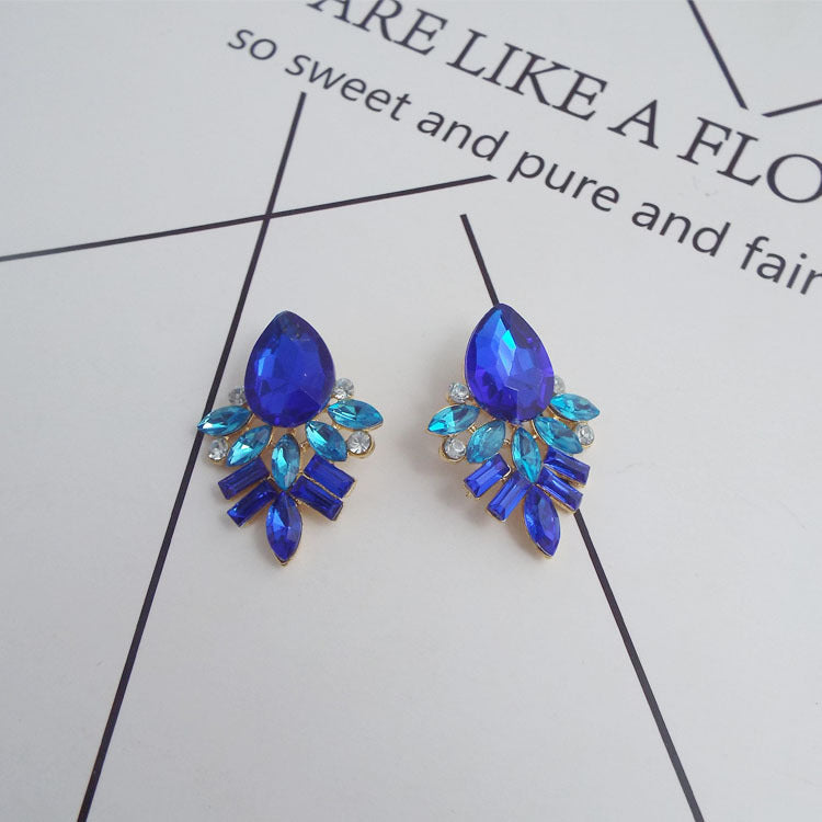Sweet Geometric Gold Stud Earrings In Alloy With Electroplated Finish And Gem Inlay
