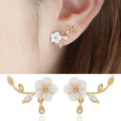 Sweet Silver Shell Stud Earrings In Alloy Featuring Zircon Inlay For A Delicate And Elegant Look