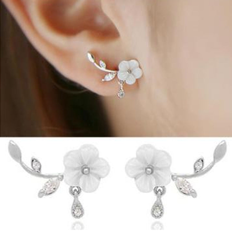 Sweet Silver Shell Stud Earrings In Alloy Featuring Zircon Inlay For A Delicate And Elegant Look