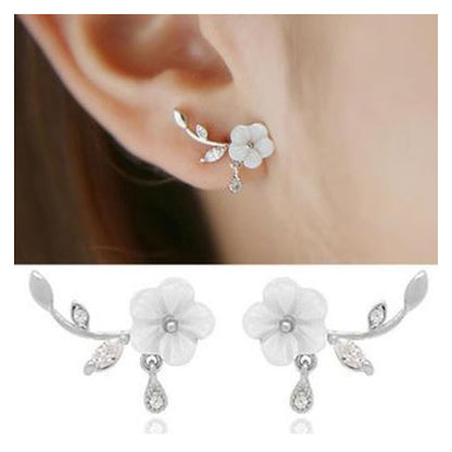 Sweet Silver Shell Stud Earrings In Alloy Featuring Zircon Inlay For A Delicate And Elegant Look
