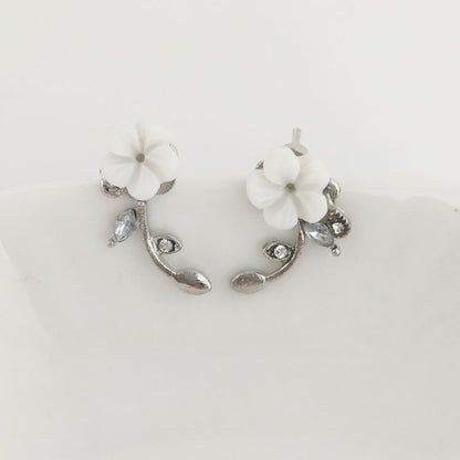 Sweet Silver Shell Stud Earrings In Alloy Featuring Zircon Inlay For A Delicate And Elegant Look