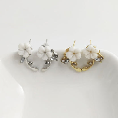Sweet Silver Shell Stud Earrings In Alloy Featuring Zircon Inlay For A Delicate And Elegant Look