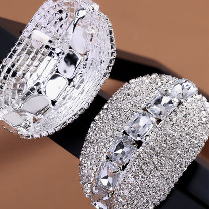 Simple Style Gold Circle Clip Earrings For Women With Electroplated Finish And Rhinestone Inlay