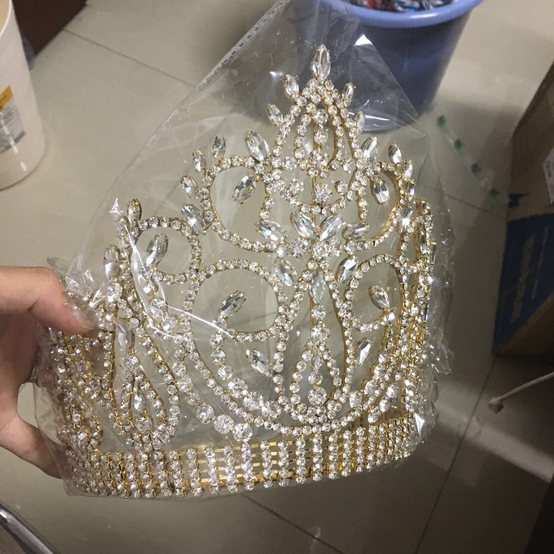 Gold Leaf Crown Hair Accessory For Women Featuring Rhinestones, Perfect For Wedding Season