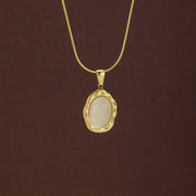 X11365-Oval White Cat's Eye Stone