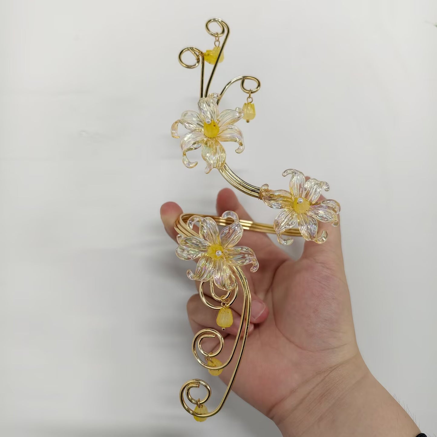 Handmade Bohemian Flowers Arm Bracelet For Women In Gold Iron With Acrylic Inlay