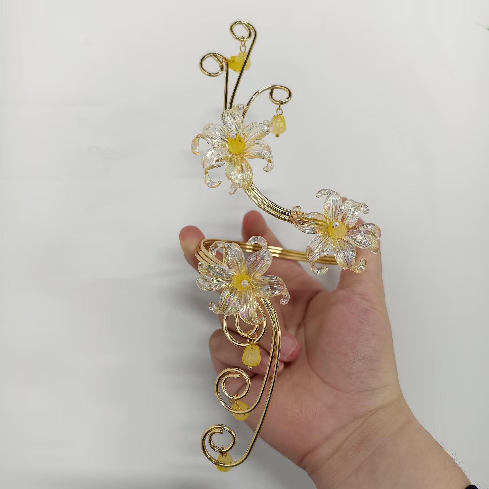 Handmade Bohemian Flowers Arm Bracelet For Women In Gold Iron With Acrylic Inlay