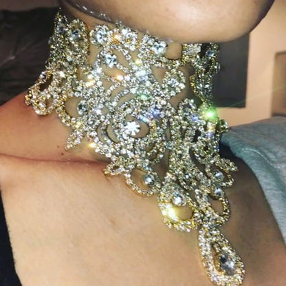 Exaggerated Flowers Gold Choker Necklace With Electroplated Finish And Rhinestone Pendant