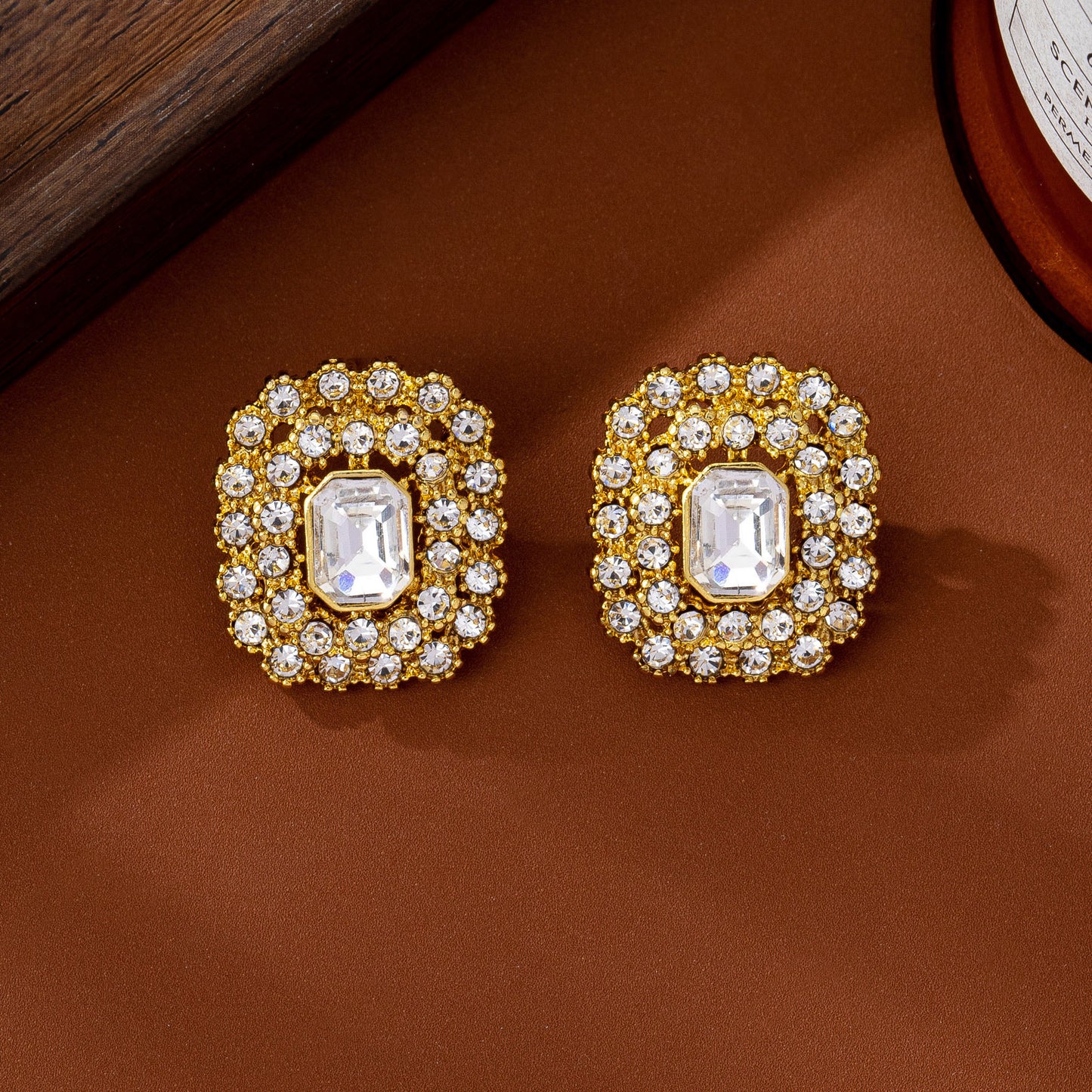 Retro Flowers Stud Earrings For Women With 925 Sterling Silver Posts And Zircon Inlay In Zinc Alloy