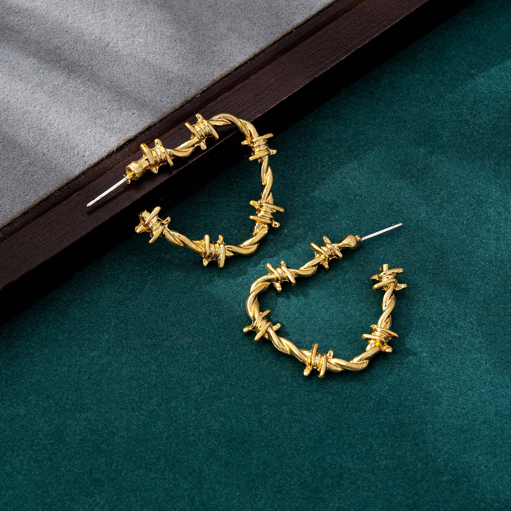 Heart Shape Stud Earrings For Unisex Featuring Electroplated Gold Zinc Alloy With 925 Sterling Silver Ear Pins