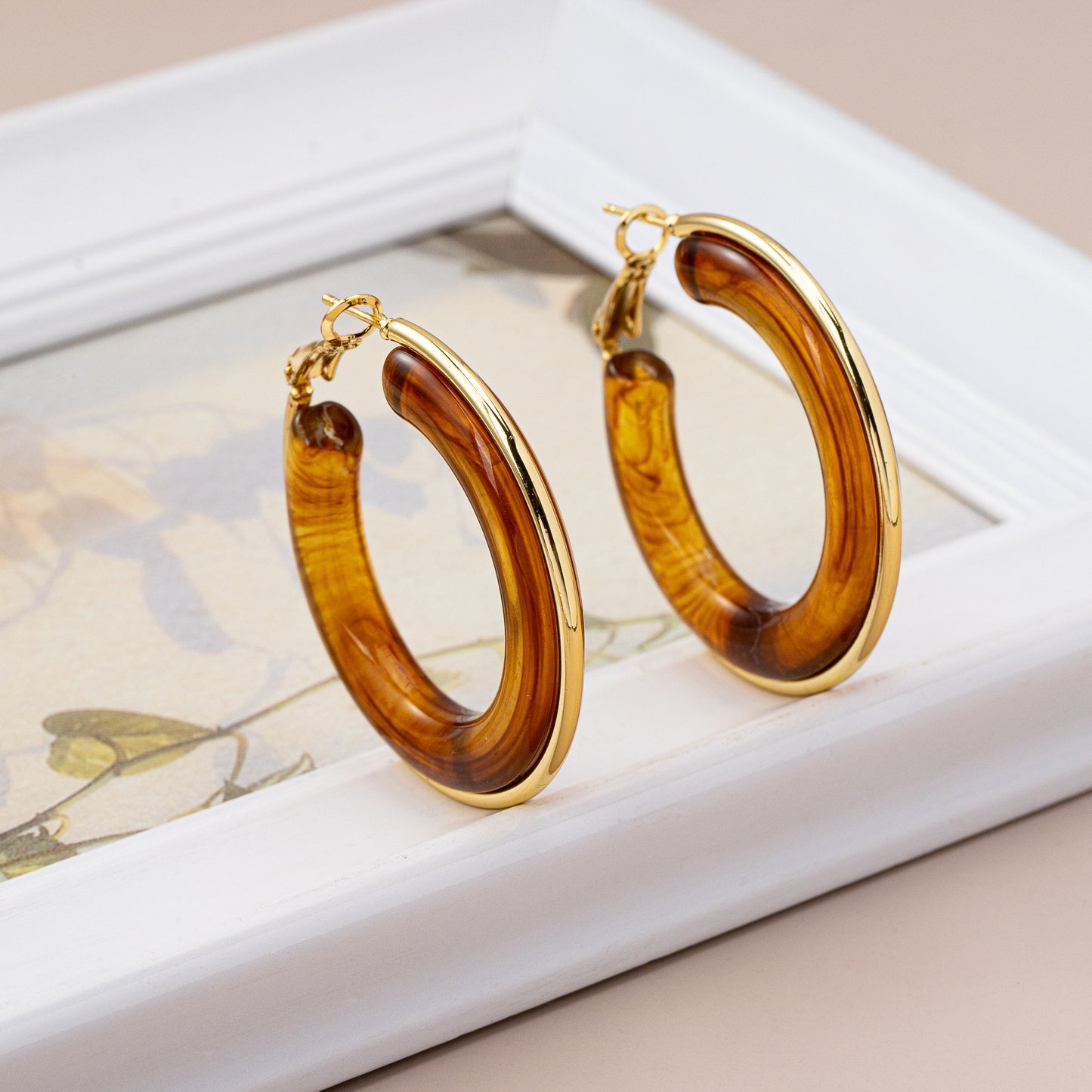 C Shape Hoop Earrings For Unisex Featuring Ombre Color And Zinc Alloy Material With Resin Studs In Retro Style