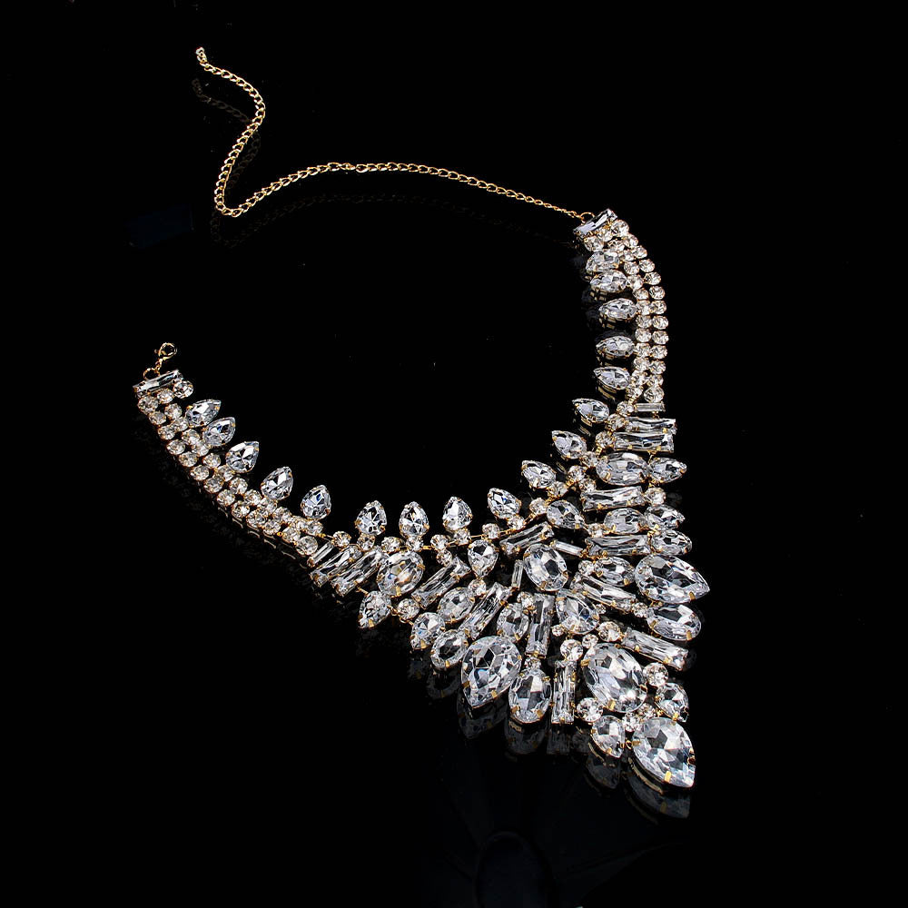 Luxurious Geometric Silver Alloy Necklace With Rhinestone Pendant For Women