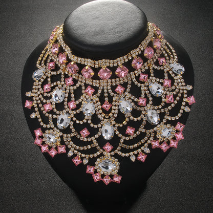 Luxurious Geometric Gold Necklace For Women With Rhinestone Pendant And Inlay Material