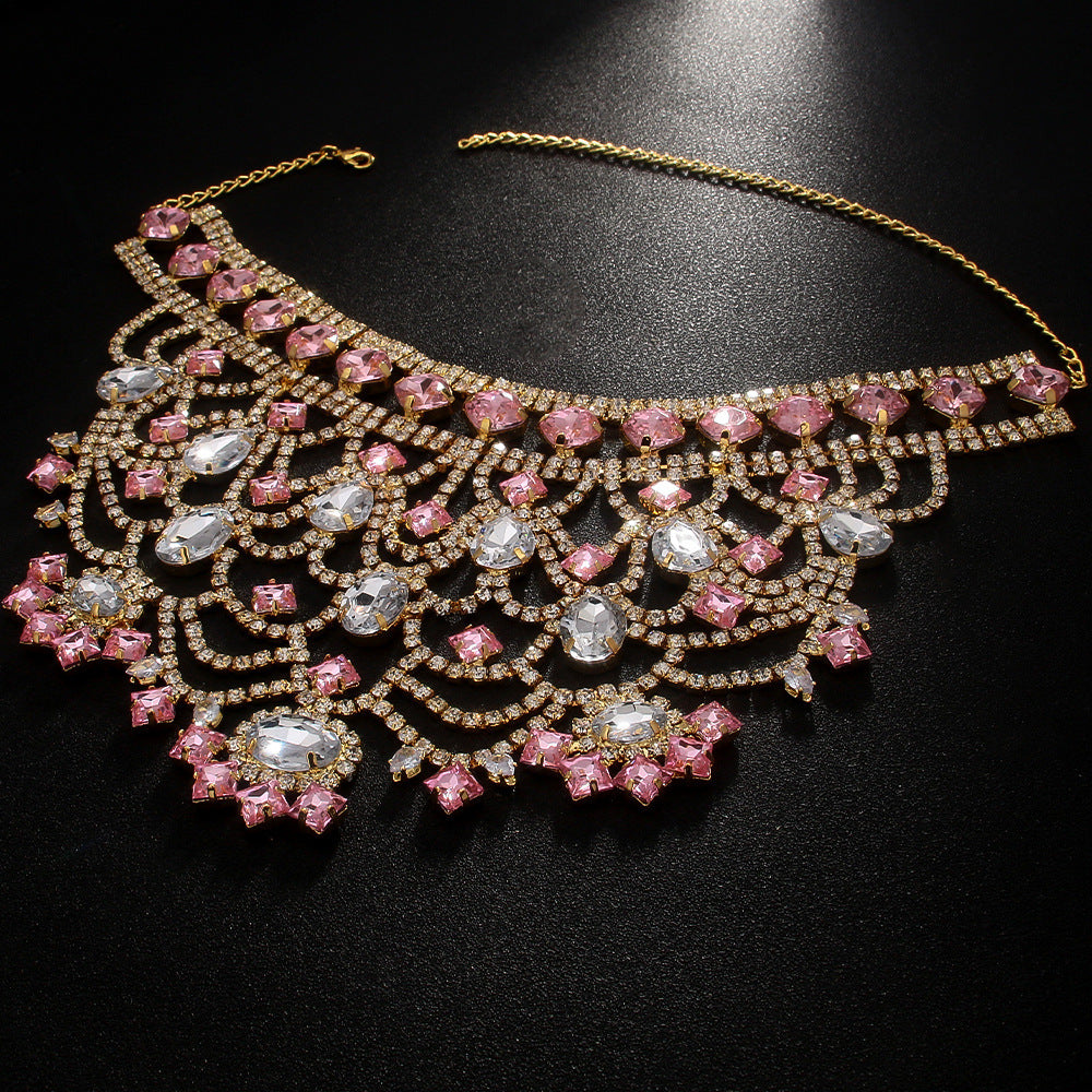 Luxurious Geometric Gold Necklace For Women With Rhinestone Pendant And Inlay Material