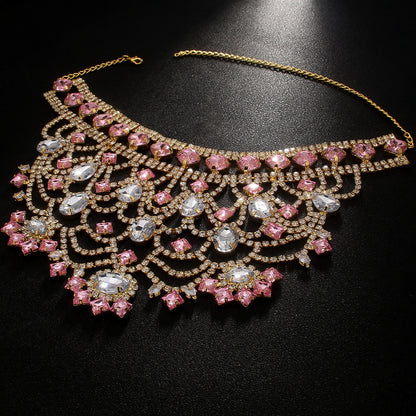 Luxurious Geometric Gold Necklace For Women With Rhinestone Pendant And Inlay Material