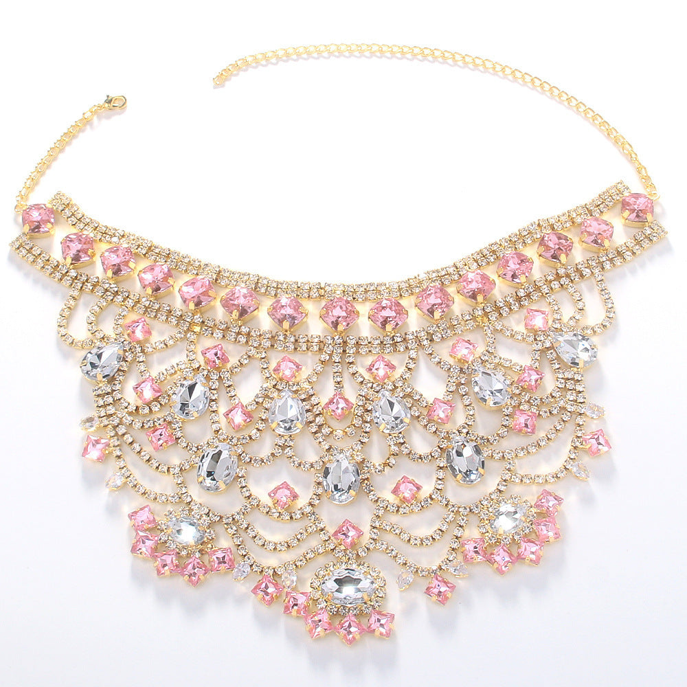 Luxurious Geometric Gold Necklace For Women With Rhinestone Pendant And Inlay Material