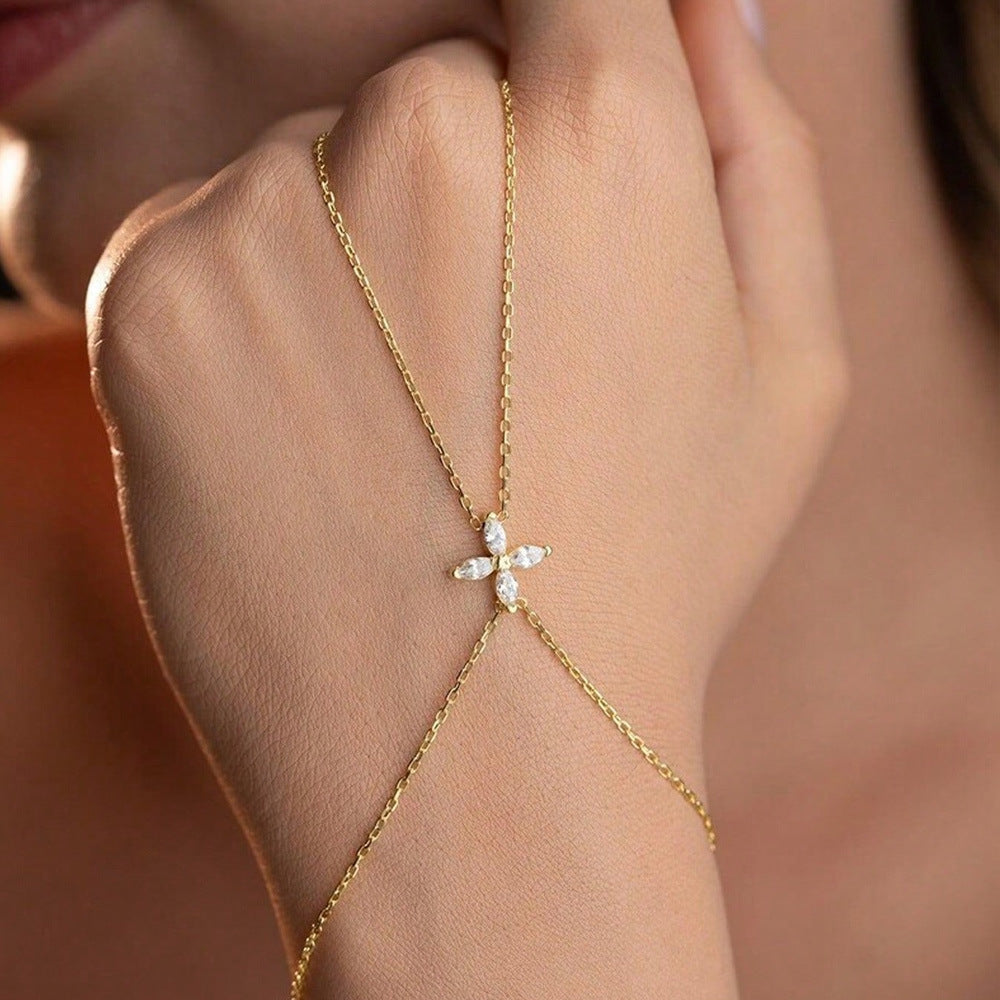 Lucky Heart Gold Alloy Bracelet For Women With Rhinestone Inlay, Elegant And Stylish Jewelry Accessory