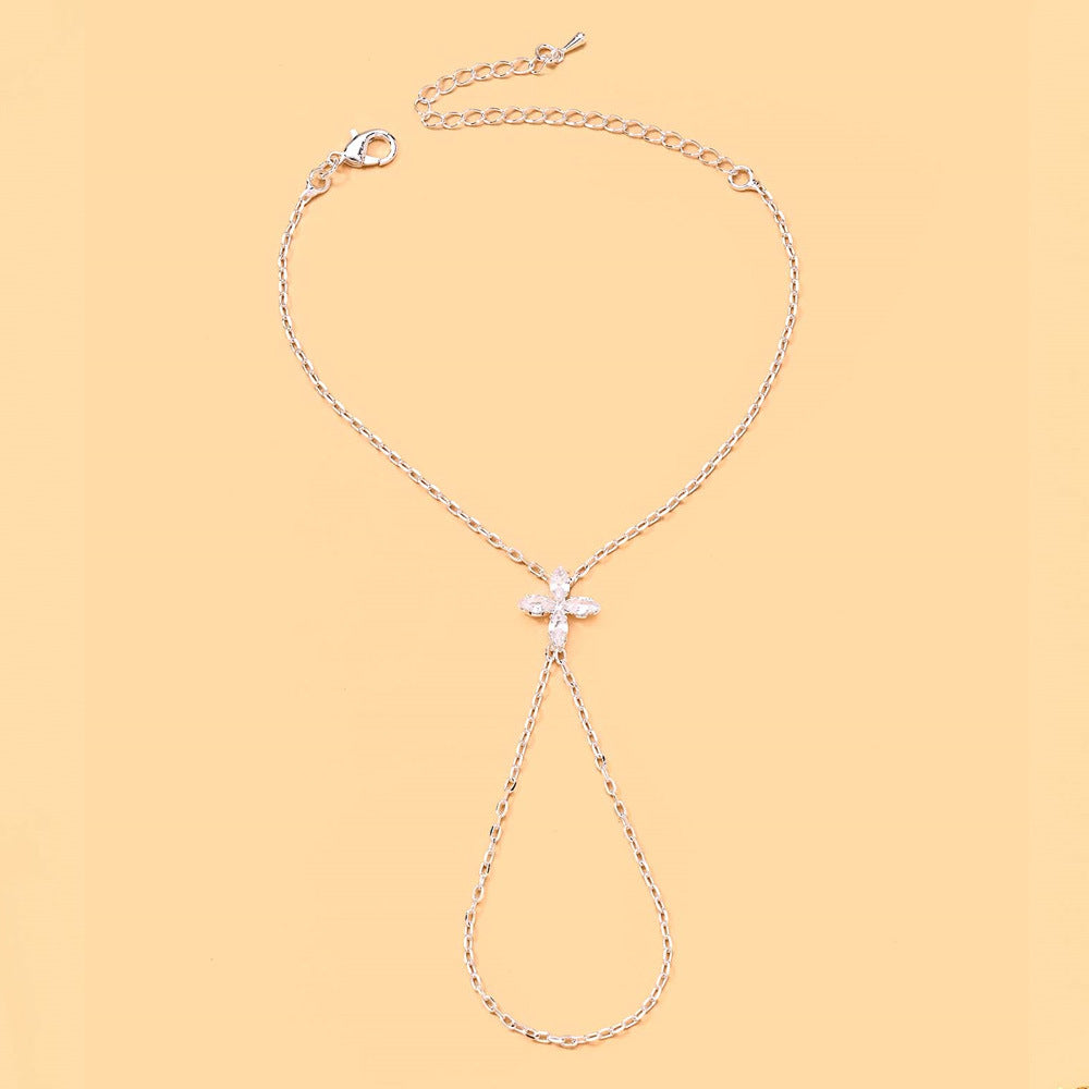 Lucky Heart Gold Alloy Bracelet For Women With Rhinestone Inlay, Elegant And Stylish Jewelry Accessory