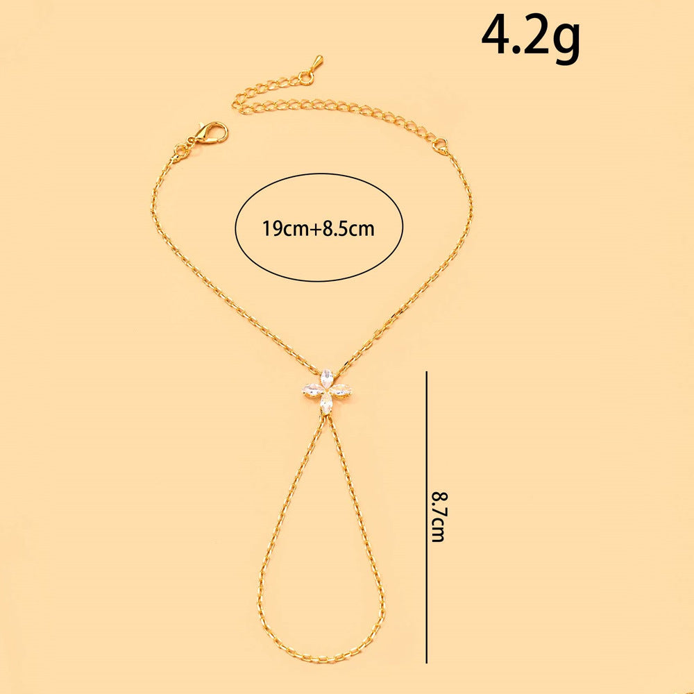 Lucky Heart Gold Alloy Bracelet For Women With Rhinestone Inlay, Elegant And Stylish Jewelry Accessory