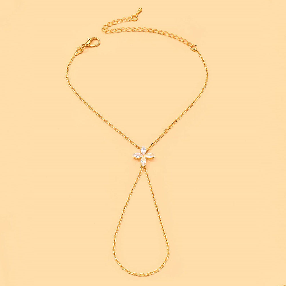 Lucky Heart Gold Alloy Bracelet For Women With Rhinestone Inlay, Elegant And Stylish Jewelry Accessory