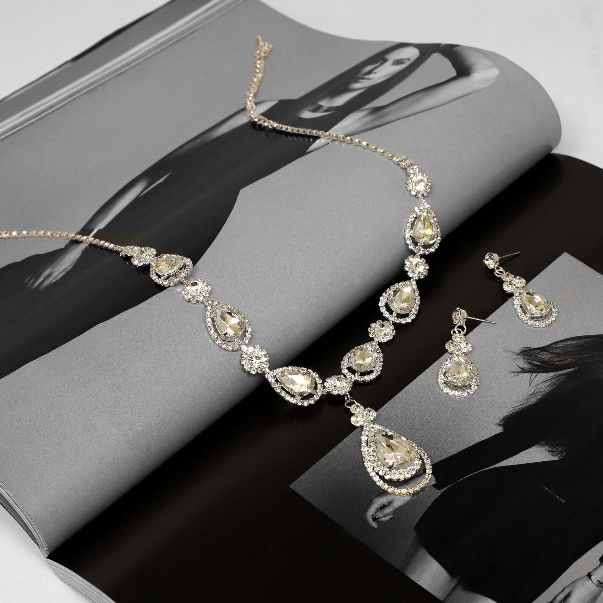 Gold Jewelry Set For Women Featuring Water Droplets Pattern With Rhinestones In Alloy, Perfect For Wedding