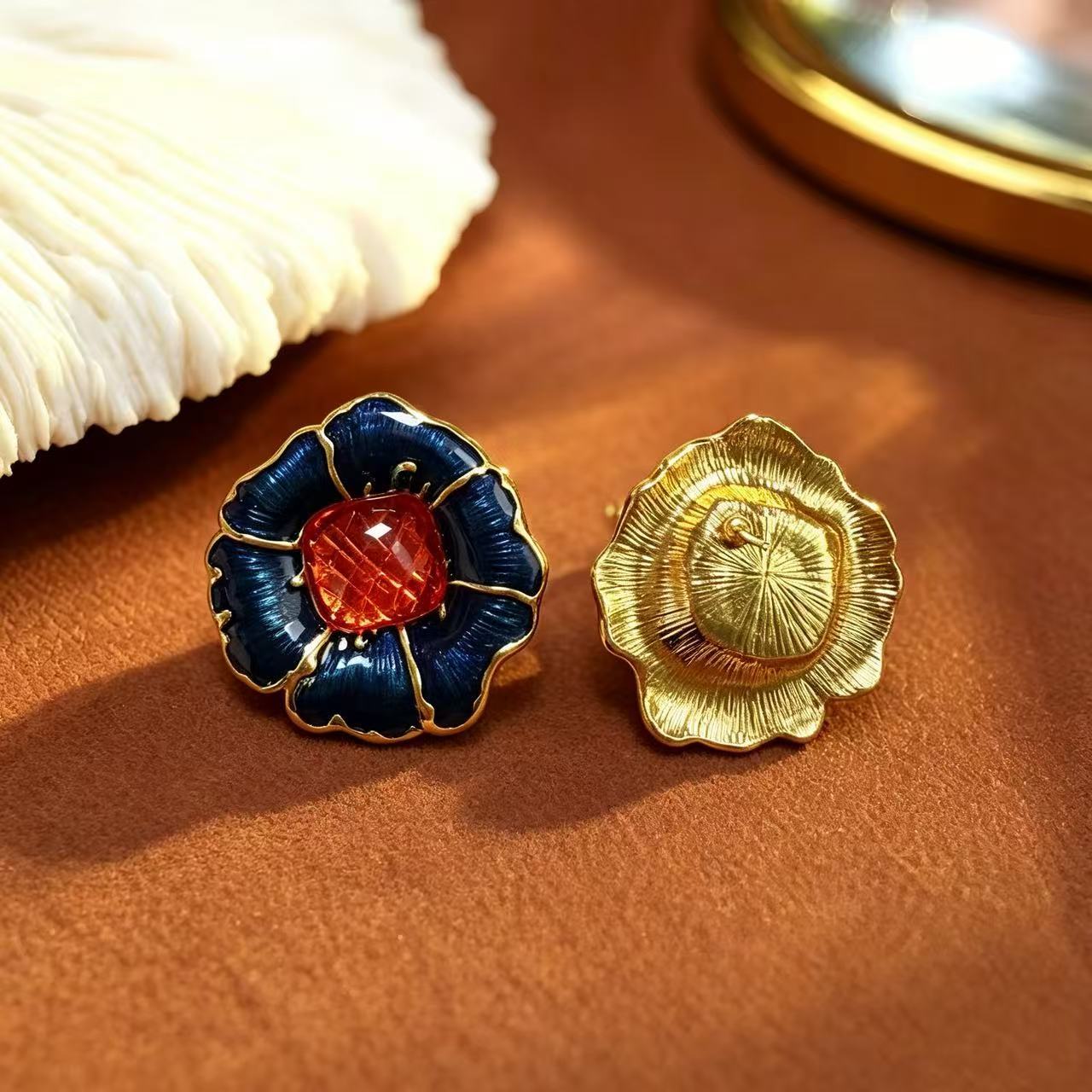 Handmade Flowers Earrings For Unisex Featuring 925 Sterling Silver Ear Studs In Silver Alloy