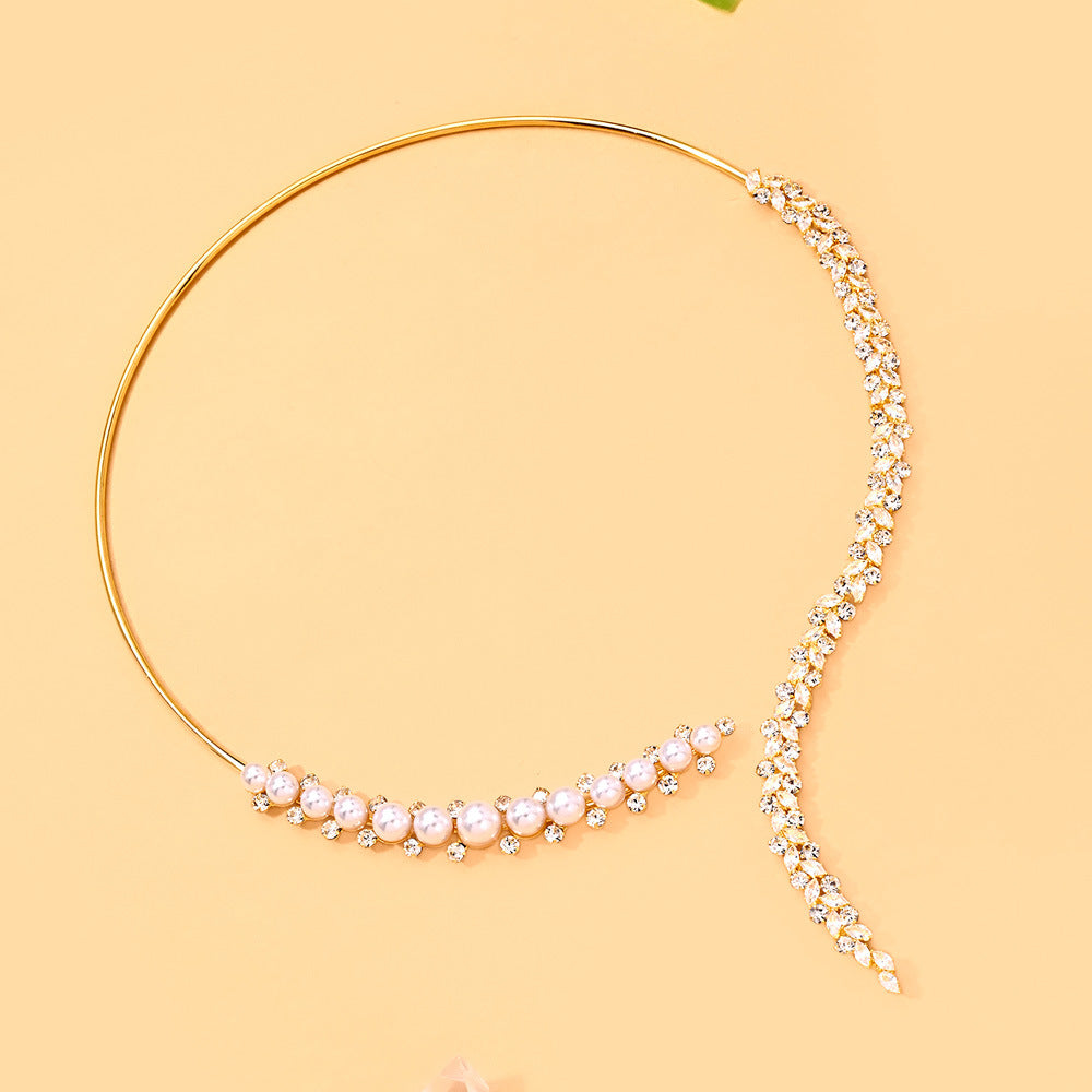 Rhombus Alloy Choker For Women With Rhinestones Pendant In Silver