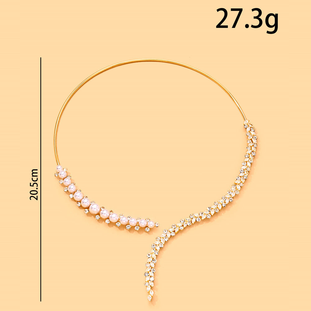 Rhombus Alloy Choker For Women With Rhinestones Pendant In Silver