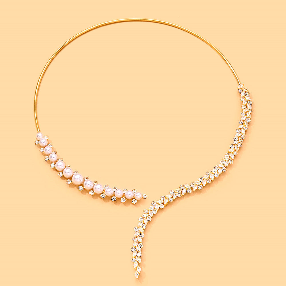 Rhombus Alloy Choker For Women With Rhinestones Pendant In Silver