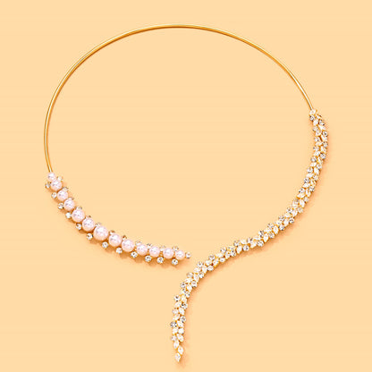 Rhombus Alloy Choker For Women With Rhinestones Pendant In Silver