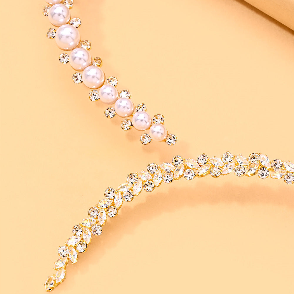 Rhombus Alloy Choker For Women With Rhinestones Pendant In Silver