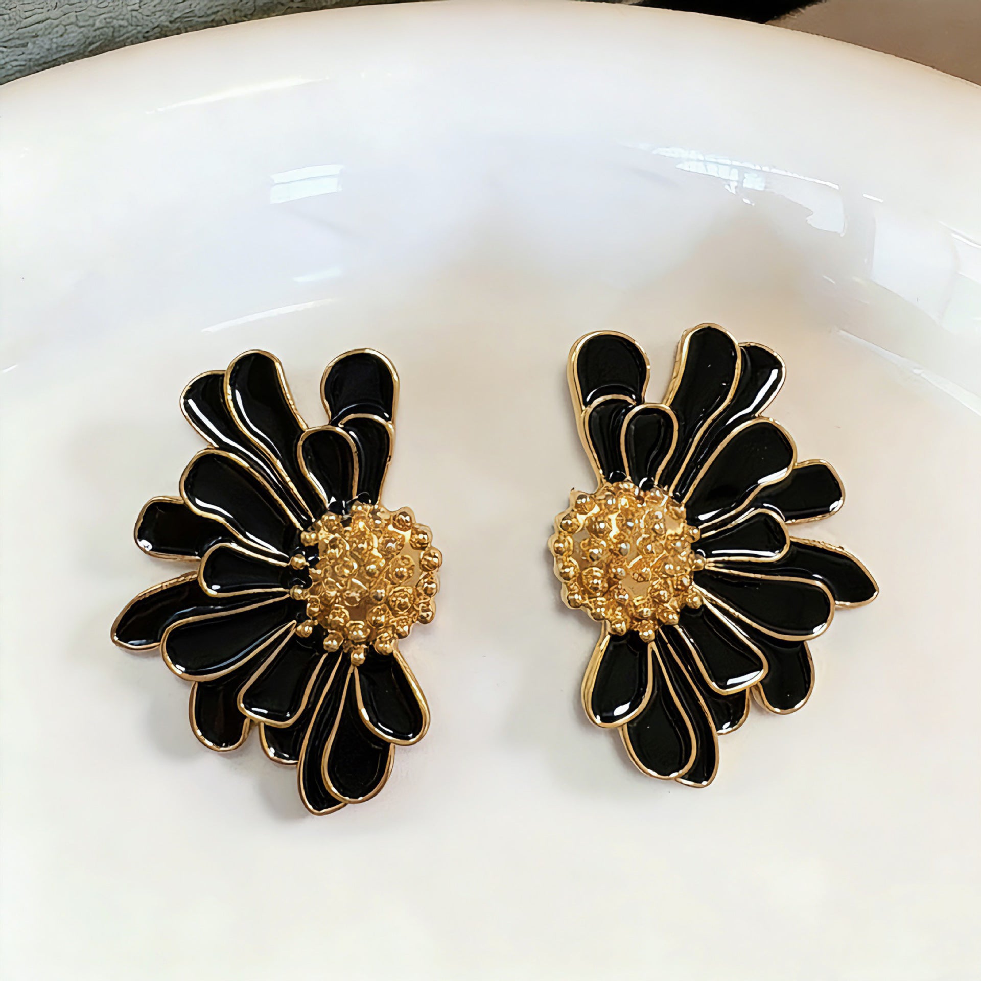 Flowers Stud Earrings For Unisex Featuring Enamel Craft And Alloy Material With 925 Sterling Silver Ear Pins In Colour