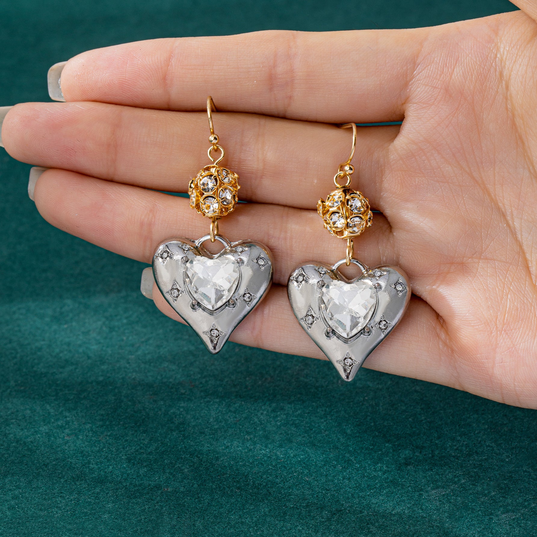 Heart Shape Stud Earrings Made Of Zinc Alloy, Stylish Clip Earrings For Everyday Wear
