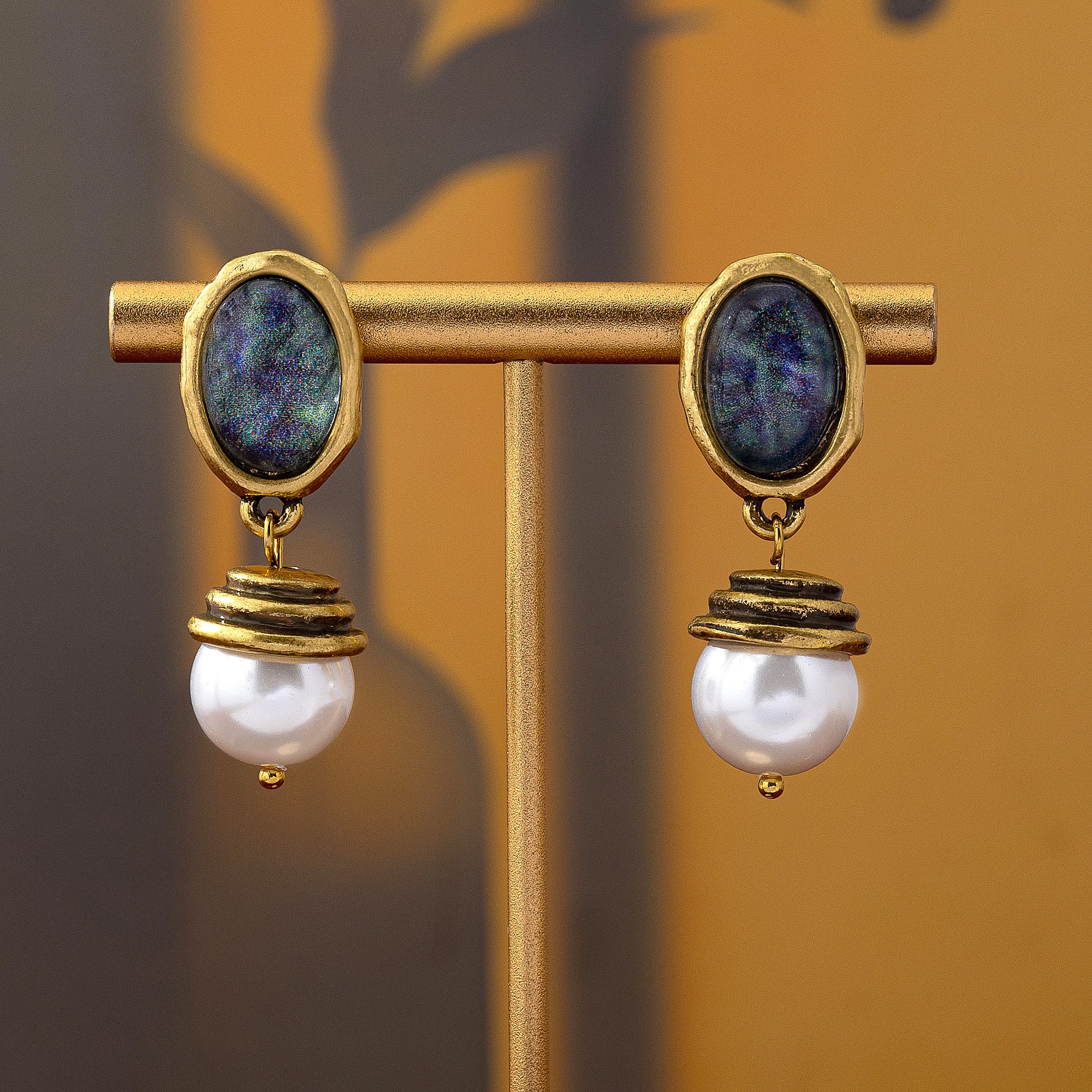 Retro Round White Earrings With Artificial Pearl Inlay, Zinc Alloy Ear Pins, Unisex Clip Earrings
