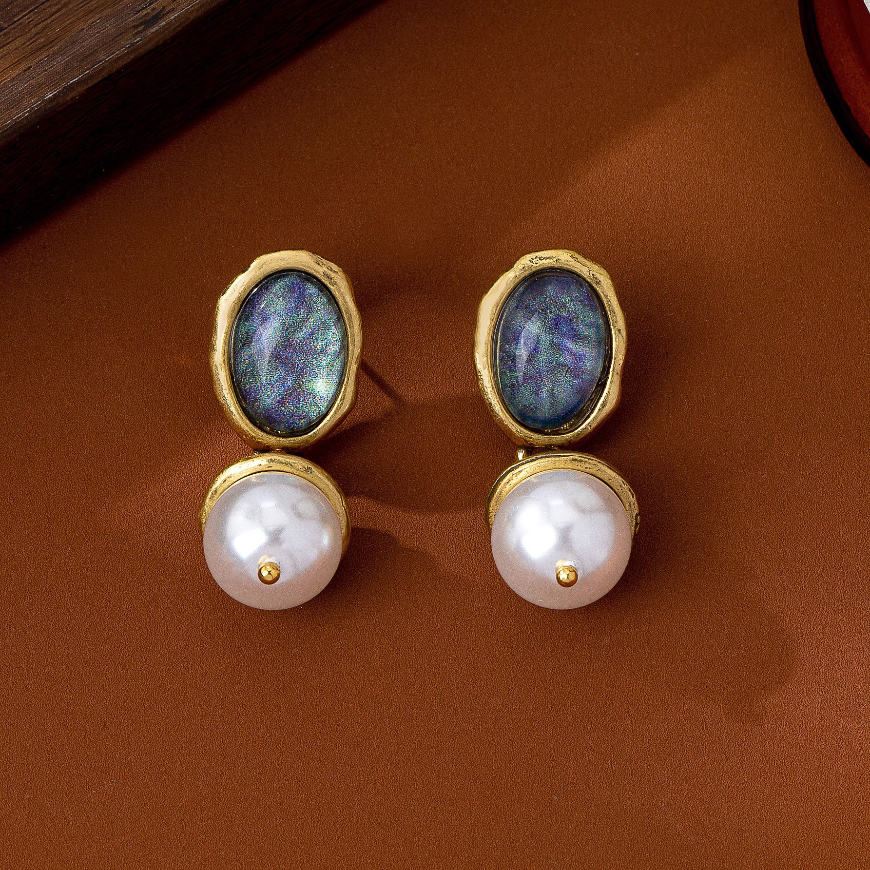 Retro Round White Earrings With Artificial Pearl Inlay, Zinc Alloy Ear Pins, Unisex Clip Earrings