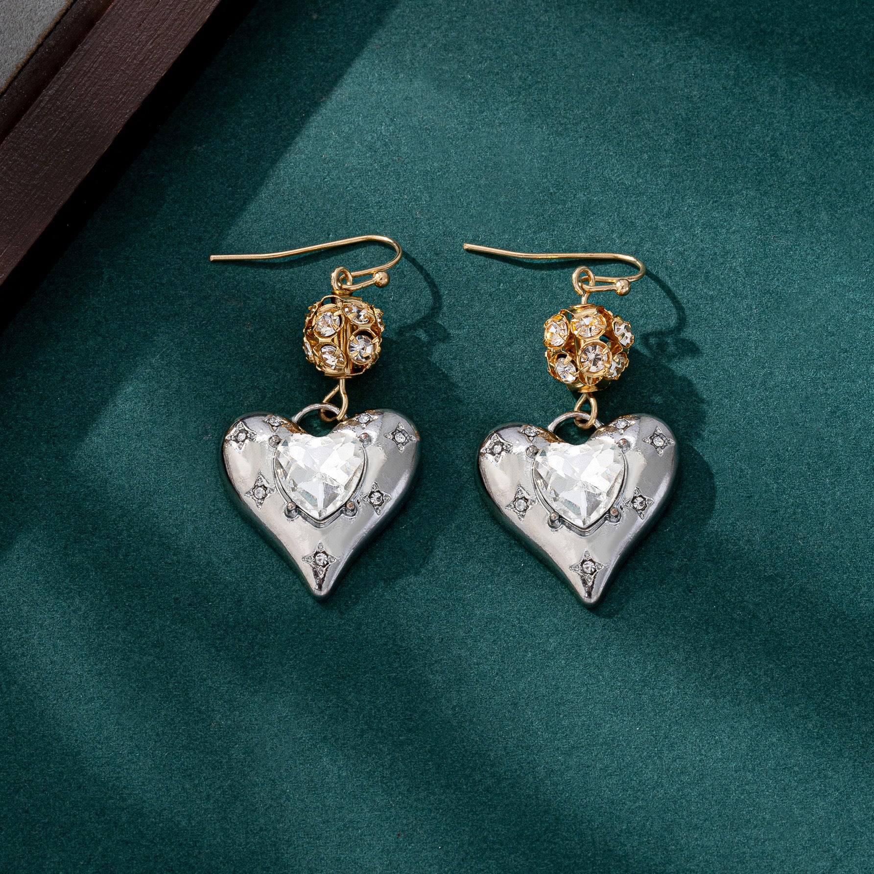 Heart Shape Stud Earrings Made Of Zinc Alloy, Stylish Clip Earrings For Everyday Wear