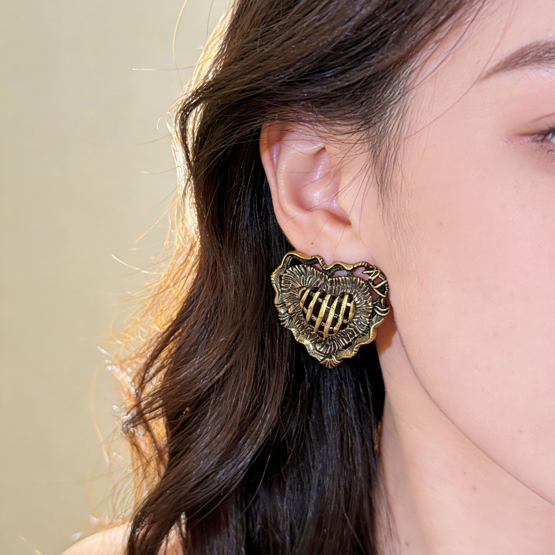 Heart Shape Stud Earrings For Unisex Featuring Electroplated Zinc Alloy With 925 Sterling Silver Posts In Retro Style
