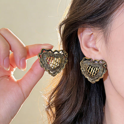 Heart Shape Stud Earrings For Unisex Featuring Electroplated Zinc Alloy With 925 Sterling Silver Posts In Retro Style