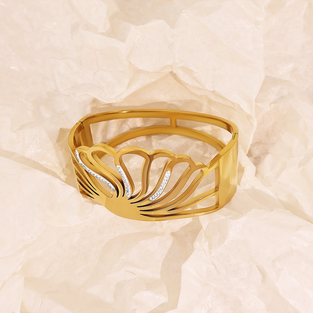 Circle Inlay Titanium Steel Bangle With Electroplated Gold Plating Process