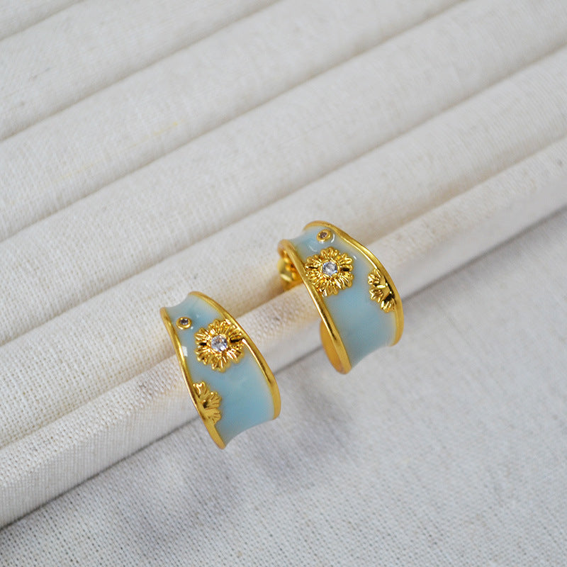 Handmade Retro Flowers Stud Earrings For Women In Copper With Zircon Inlay