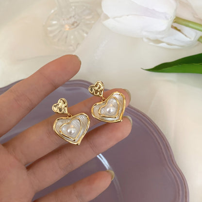 Retro Heart Shape Stud Earrings For Women With Alloy Posts And Artificial Pearl Inlay