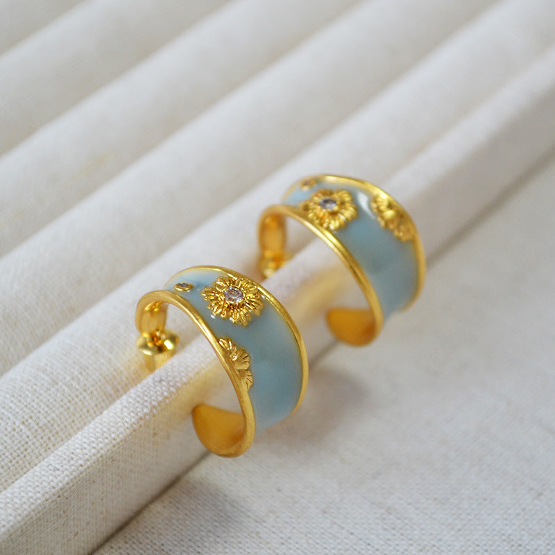 Handmade Retro Flowers Stud Earrings For Women In Copper With Zircon Inlay