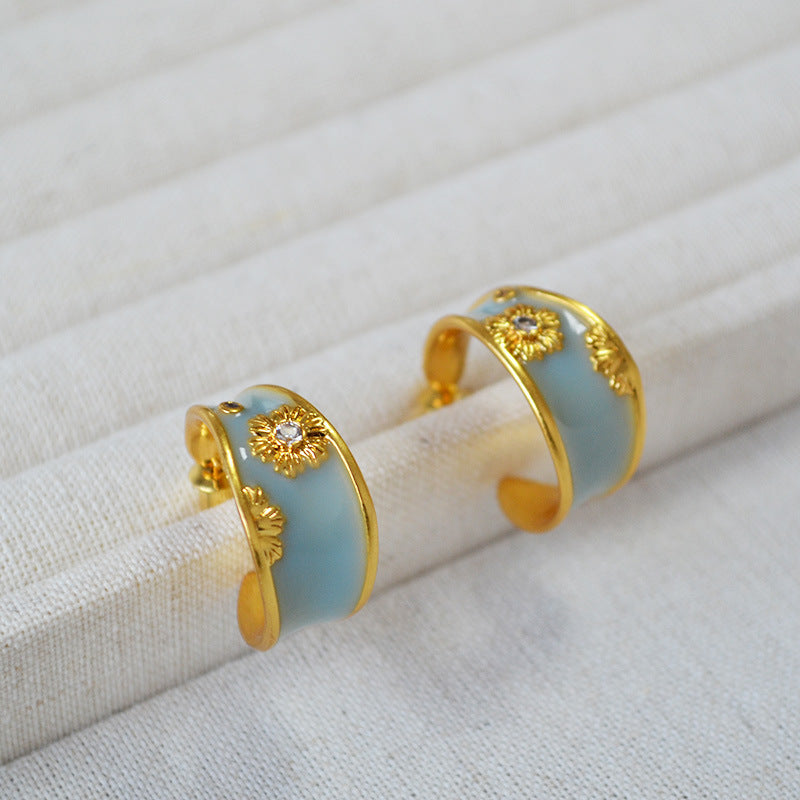 Handmade Retro Flowers Stud Earrings For Women In Copper With Zircon Inlay