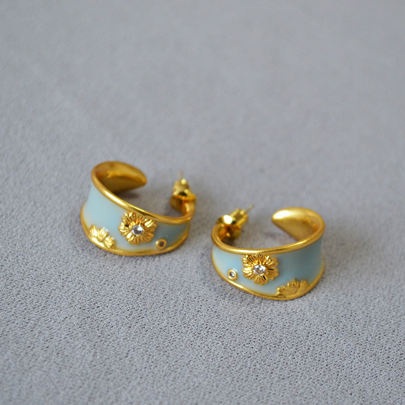 Handmade Retro Flowers Stud Earrings For Women In Copper With Zircon Inlay