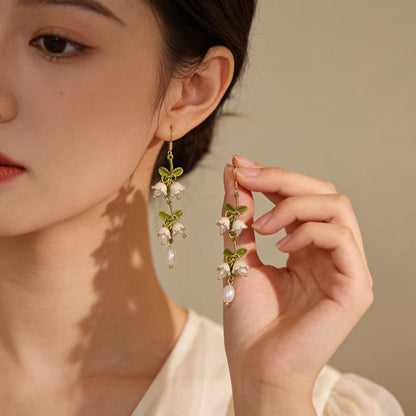 Sweet Green Flower Ear Hook Drop Earrings For Women In Alloy With Fish Hook Wires